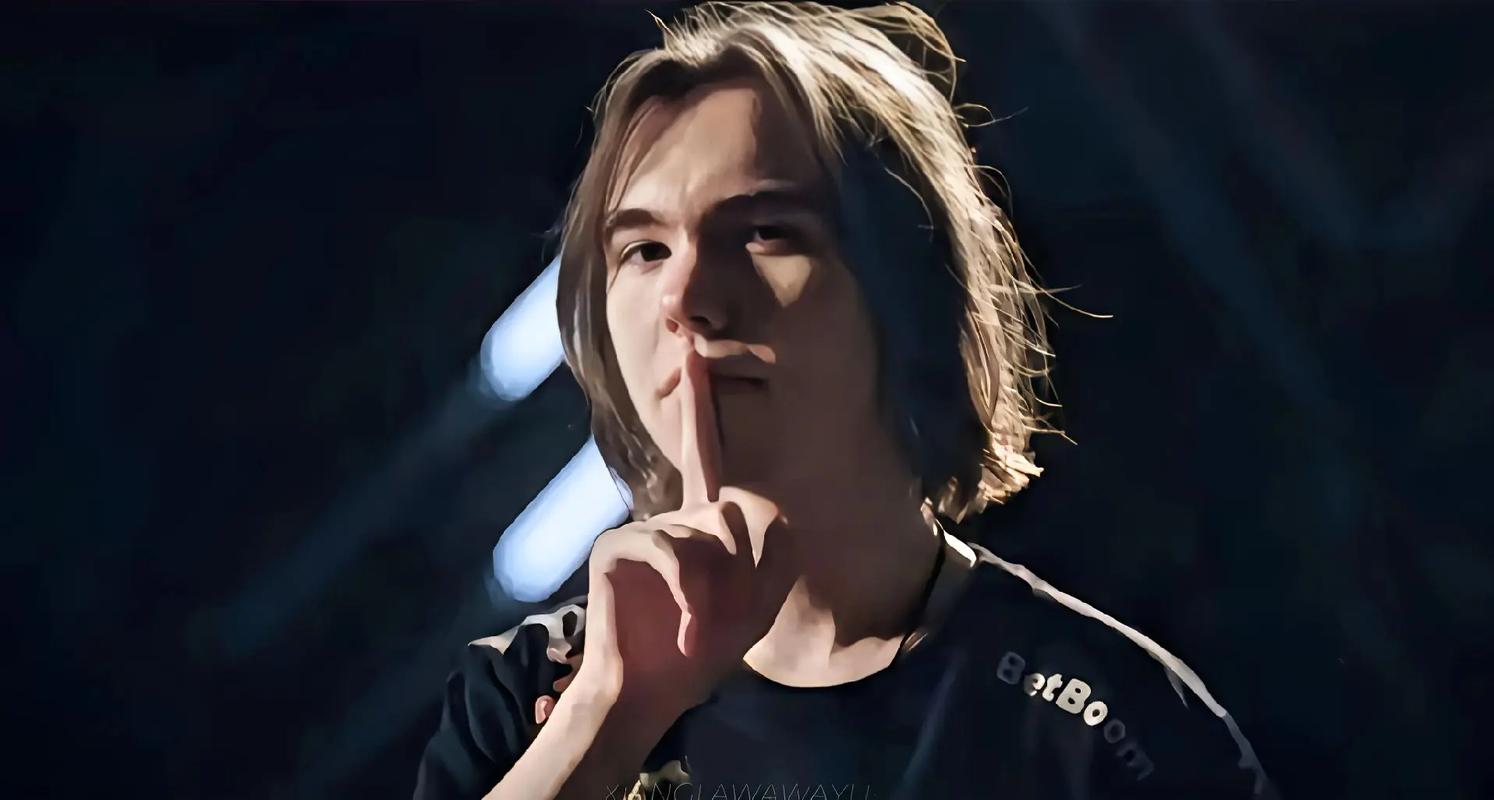 官方更新S14八强选手KDA榜：前五T1占了前三，Xiaohu第四