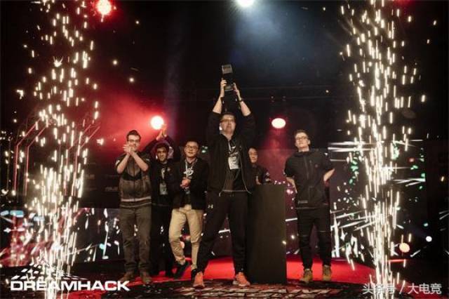 Scout ：和Poppy没怎么聊天，他就过来看了看我们